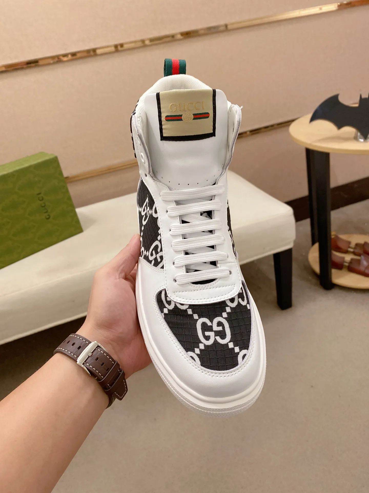 Men's clothing and shoes: 420💰 (GUCCI) The latest model from the official website🎁🎁Casual and fashionable men's shoes👟, hot style💥The version is simple and elegant, exclusive for trendy men. The unique latest brand elements from the official website👑Original Gucci decoration, fashionable and generous, the fabric is original cowhide ✅Mesh breathable lining, the official website specifies wear-resistant casual outsole, the classic model is taken in kind at the counter🎬38-44 (can be customized for 45 non-refundable)